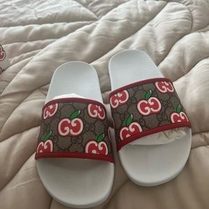Gucci Flip-flops